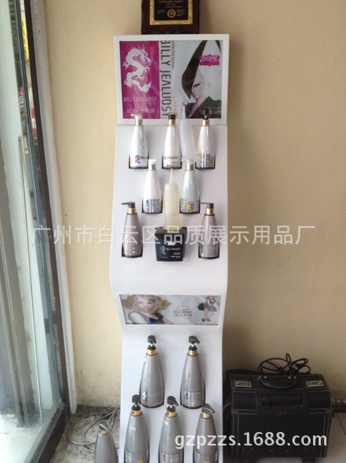 定制高密度板烤漆展柜 美容美发与化妆品展示的精致解决方案